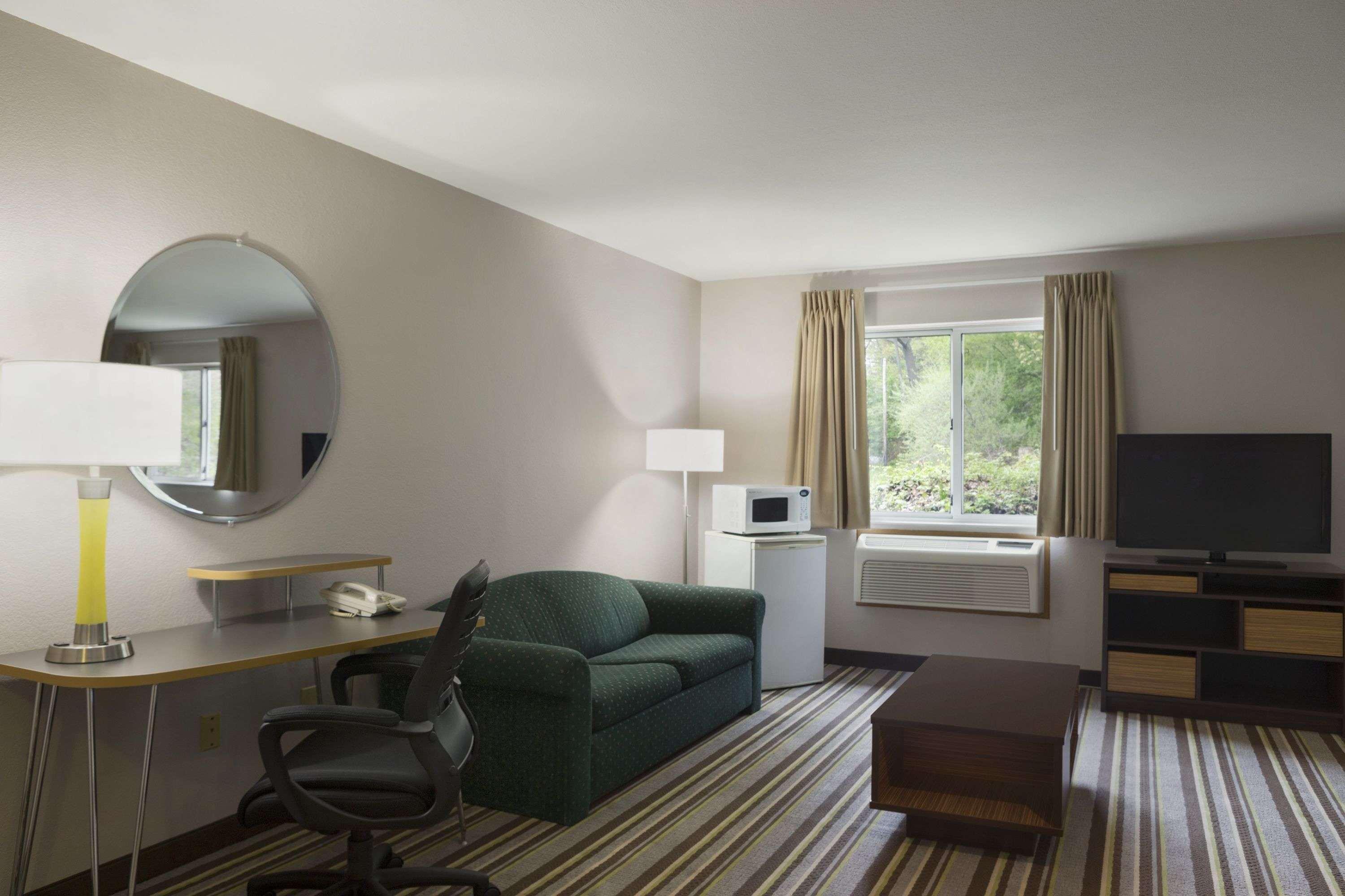 Super 8 By Wyndham Manistee Hotel Buitenkant foto